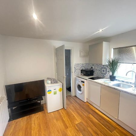 One Bedroom Annex With Private Entrance Morden  Екстериор снимка