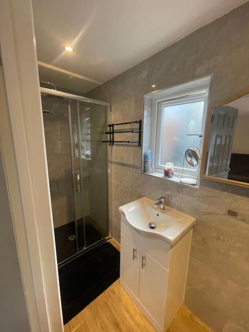 One Bedroom Annex With Private Entrance Morden  Екстериор снимка