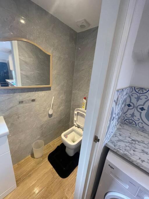 One Bedroom Annex With Private Entrance Morden  Екстериор снимка