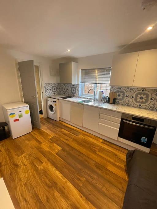 One Bedroom Annex With Private Entrance Morden  Екстериор снимка