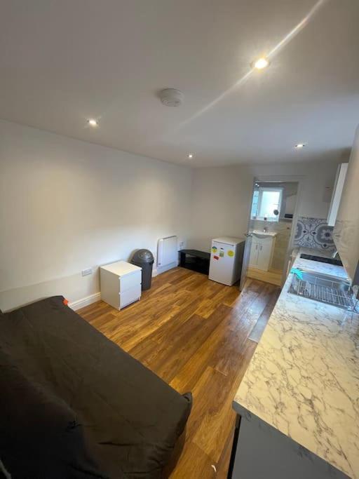One Bedroom Annex With Private Entrance Morden  Екстериор снимка