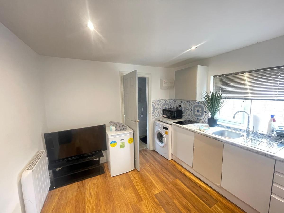 One Bedroom Annex With Private Entrance Morden  Екстериор снимка